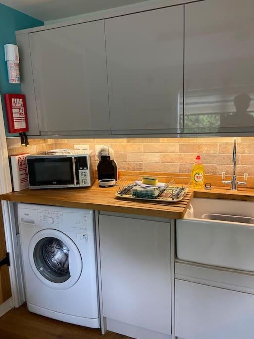 Award Winning Pet Friendly Paddock Cottage Γουίτμπι Εξωτερικό φωτογραφία