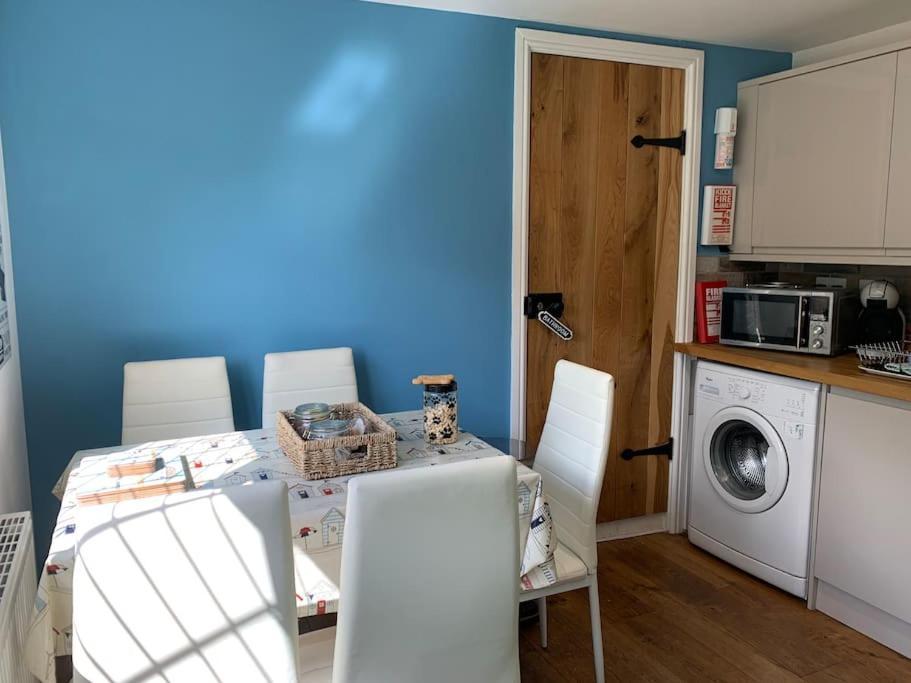 Award Winning Pet Friendly Paddock Cottage Γουίτμπι Εξωτερικό φωτογραφία