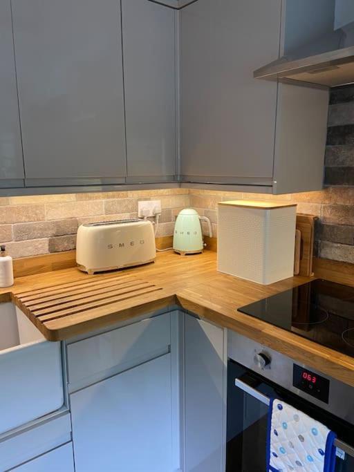 Award Winning Pet Friendly Paddock Cottage Γουίτμπι Εξωτερικό φωτογραφία